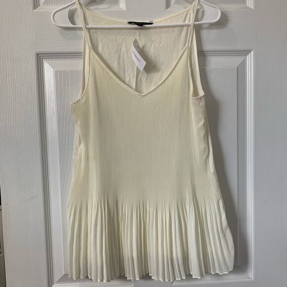 Banana Republic NWT Cream Accordion Hem Tank Medium - Picture 1 of 7